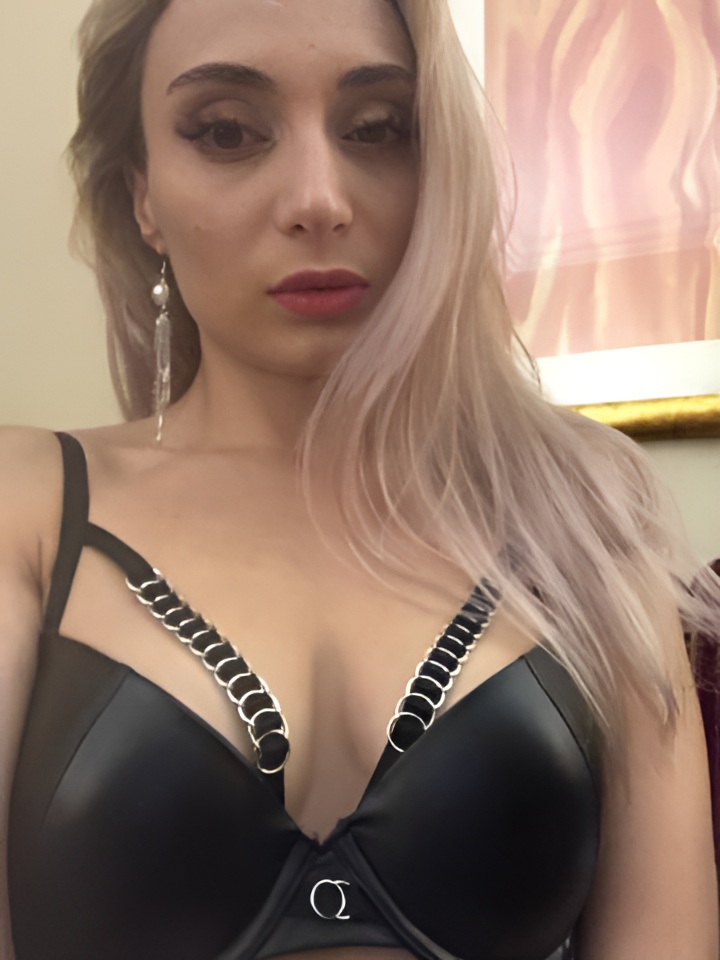 Таня привлекательная девушка из Дербента цена от 5000 руб