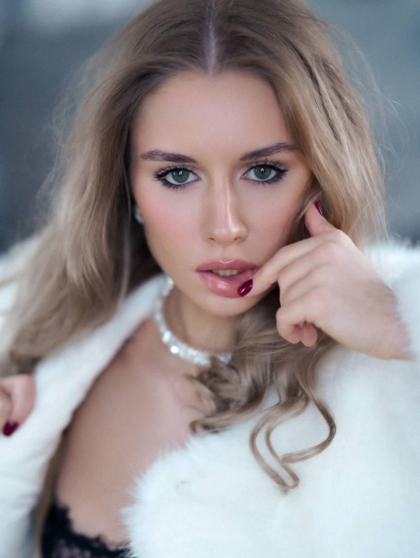 Инна привлекательная девушка из Дербента цена от 6000 руб